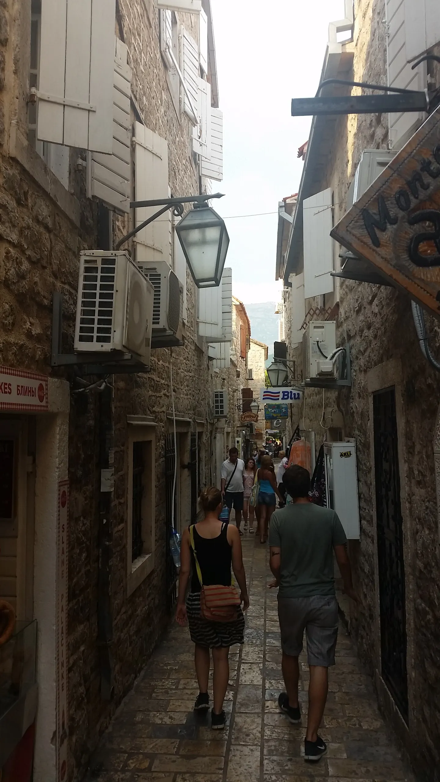 Enge Steingasse in der Altstadt von Budva