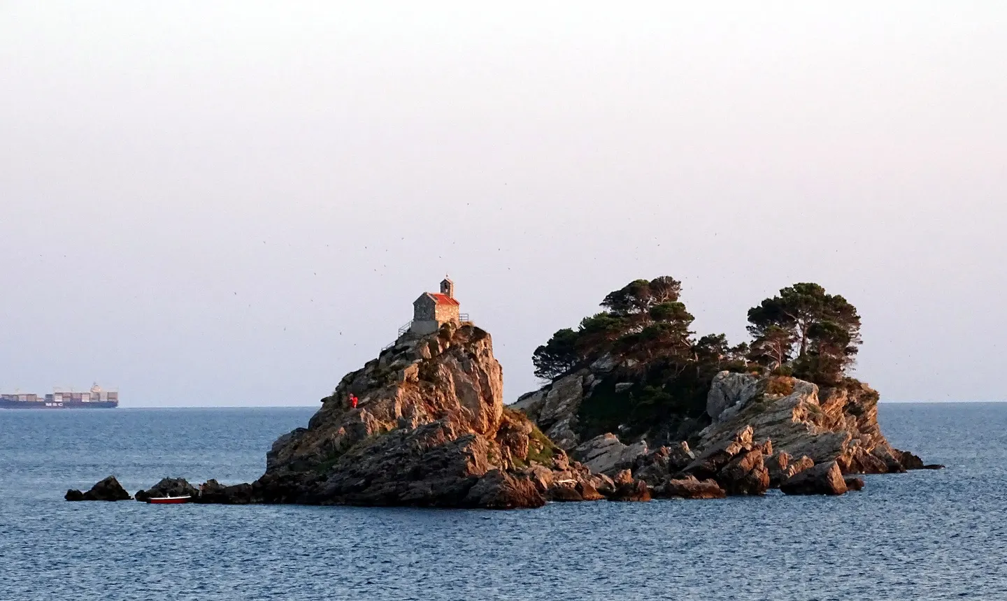 Insel Sveta Neđelja mit Kapelle vor Petrovac