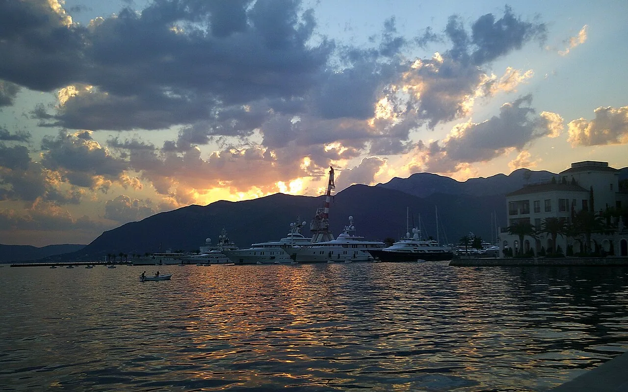 Marina Porto Montenegro in Tivat bei Sonnenuntergang